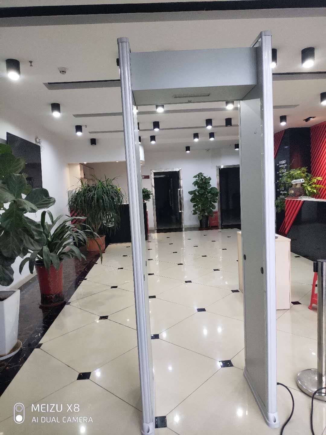 測溫安檢門效果視頻